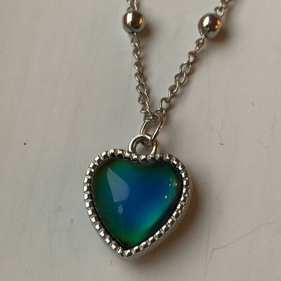 Fun Color-Changing Mood Heart Pendant Necklace, Silver Chain - Retro Gift! NEW - Picture 2 of 10